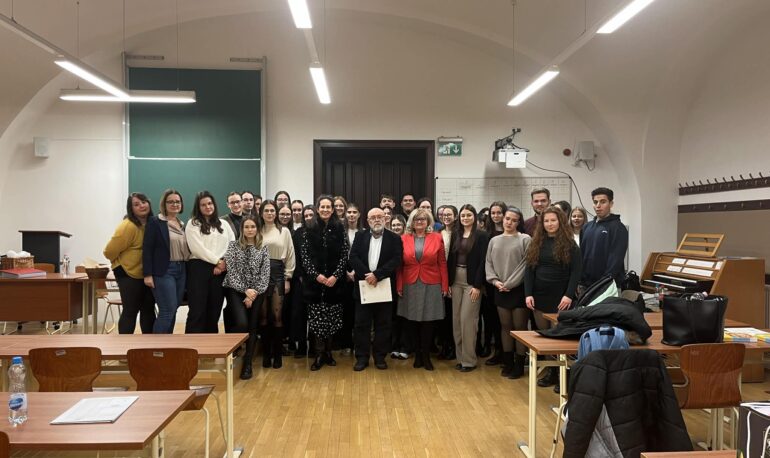 Neveléstörténeti vetélkedő